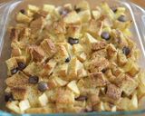 Foto langkah ke 5 dari resep Apple cinnamon Bread pudding.
