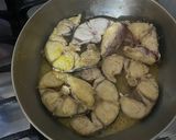Foto del paso 1 de la receta: Bagre y camarones en salsa