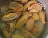 A picture of step 1 of Dry Dates Halwa.