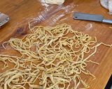 Foto del paso 2 de la receta: Fideos cortados a mano 🌸