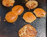 A picture of step 5 of Slider smash chicken burgers.
