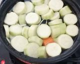 Foto del paso 1 de la receta: Sopa de Zucchini y Zanahoria con huevo poché express 🍳🍲