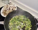 Foto del paso 3 de la receta Revuelto de espárragos, ajetes y setas. Carmen de Jaén