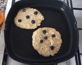 Foto del paso 3 de la receta: Panqueques con arándanos