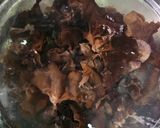 Gambar langkah 2 resipi Wood Ear Mushroom Salad.
