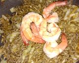 รูปขั้นตอนการทำที่ 5 ของ ผัดโซบะกุ้งกระเทียม (Stir-Fried Soba Noodles with Shrimp and Garlic)