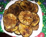 A picture of step 5 of Baigan bhaja.