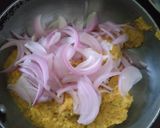 बेसन और प्याज़ की बॉयल्ड पकौड़ा सब्जी (Besan aur pyaz ki boiled pakoda sabzi recipe in hindi) रेसिपी चरण 2 फोटो