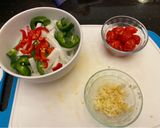 A picture of step 1 of Chicken Scarpariello.