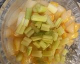 Foto del paso 4 de la receta: Ensalada Tibia de Peras, Apio y Queso Azul