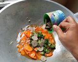 Foto langkah ke 3 dari resep Tumis wortel brokoli bakso.