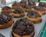 Foto langkah ke 6 dari resep Muffin Coklat, No Mixer.