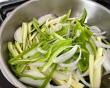 Foto del paso 3 de la receta: Tallarines tres delicias