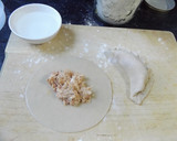 Foto del paso 2 de la receta: Empanadas horneadas de pollo y chistorra casera