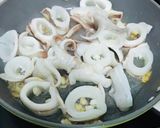 Hình bước làm 2 của món Mực Xào