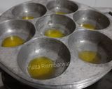Foto langkah ke 11 dari resep 286. Bolu Karamel Mini (Kue Sarang Semut).