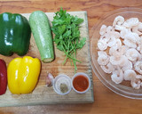Foto del paso 1 de la receta: Camarones con pimiento y calabacita