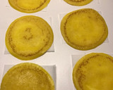 Foto del passaggio 5 della ricetta Cestini di crespella ripieni di porri salmone e robiola al profumo di timo