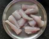 A picture of step 1 of Bombil Traditional curry.