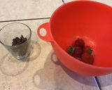 A picture of step 1 of Soft Chocolate Strawberries.