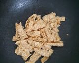 沙茶豆皮鮮菇炒芹菜的食譜步驟1照片
