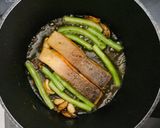 Foto langkah ke 4 dari resep Salmon Garlic Lemon Butter Sauce.
