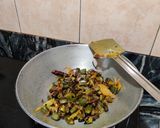 A picture of step 5 of Methi bhindi.