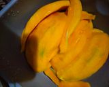 Foto langkah ke 1 dari resep (650) Mango Cheese Pudding / Puding Mangga Keju.