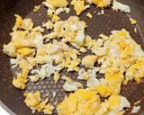 Foto langkah ke 1 dari resep Egg & Mushroom Fried Rice.