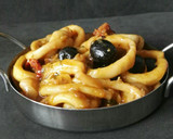 Foto del paso 9 de la receta: Calamares con aceitunas negras