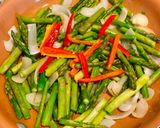 Hình bước làm 4 của món Heo Quay Kho Đậu Hũ & Măng Tây Xào