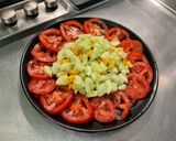 Une image de l'étape 8 de Salade de tomates et concombre au Shropshire.