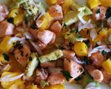 Foto del paso 4 de la receta: Ensalada de salmón con mango