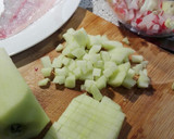 Foto del paso 2 de la receta: Tartar de manzana y rábano sobre filetes de dorada al vapor