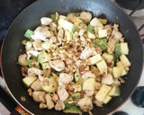 Foto del paso 2 de la receta: Strogonof de Pollo y Zapallito italiano