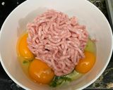 Hình bước làm 2 của món Trứng thịt rán