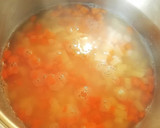 Foto del paso 2 de la receta: Ensaladilla sobre barcas de pan de gambas