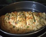 A picture of step 4 of Cheesegarlicbread.