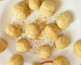 A picture of step 3 of Til ka ladoo.