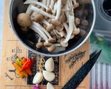 Foto langkah ke 1 dari resep Tumis Jamur Shimeji.