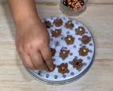Foto langkah ke 5 dari resep Kue semprit wajan.