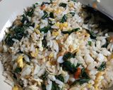 Foto langkah ke 3 dari resep Nasi goreng daun kelor.