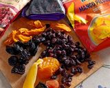 Aszalt gyümölcsös, baconbe tekert csirkemell recept fázis 2 fotója