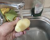 Foto del paso 1 de la receta: Patatas fritas encebolladas y croquetas