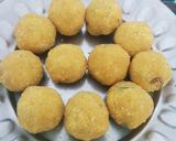 A picture of step 5 of Moong dal ke ladoo.