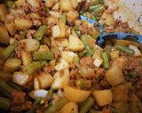 Foto del paso 3 de la receta: Papas con longaniza y ejotes