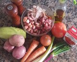 Foto del paso 1 de la receta: Guiso, con carne, salchicha y papas