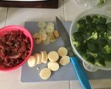 Foto langkah ke 1 dari resep Daging Sapi Cah Brokoli mudah dan enyaaak.