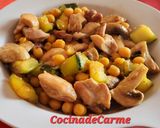 Foto del paso 3 de la receta: Salteado de pollo con calabacín, garbanzos y champiñones