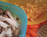 Foto langkah ke 1 dari resep Cah Jamur Shimeji Brokoli Wortel Puyuh.